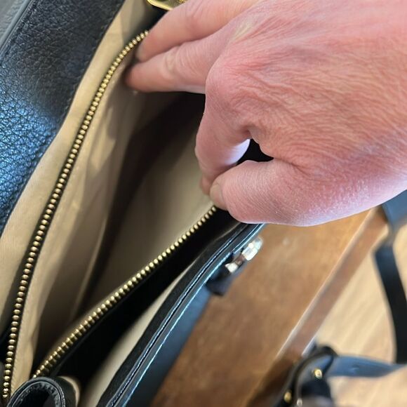 Chloe Aby Medium Leather Shoulder Bag - Picture 14 of 16